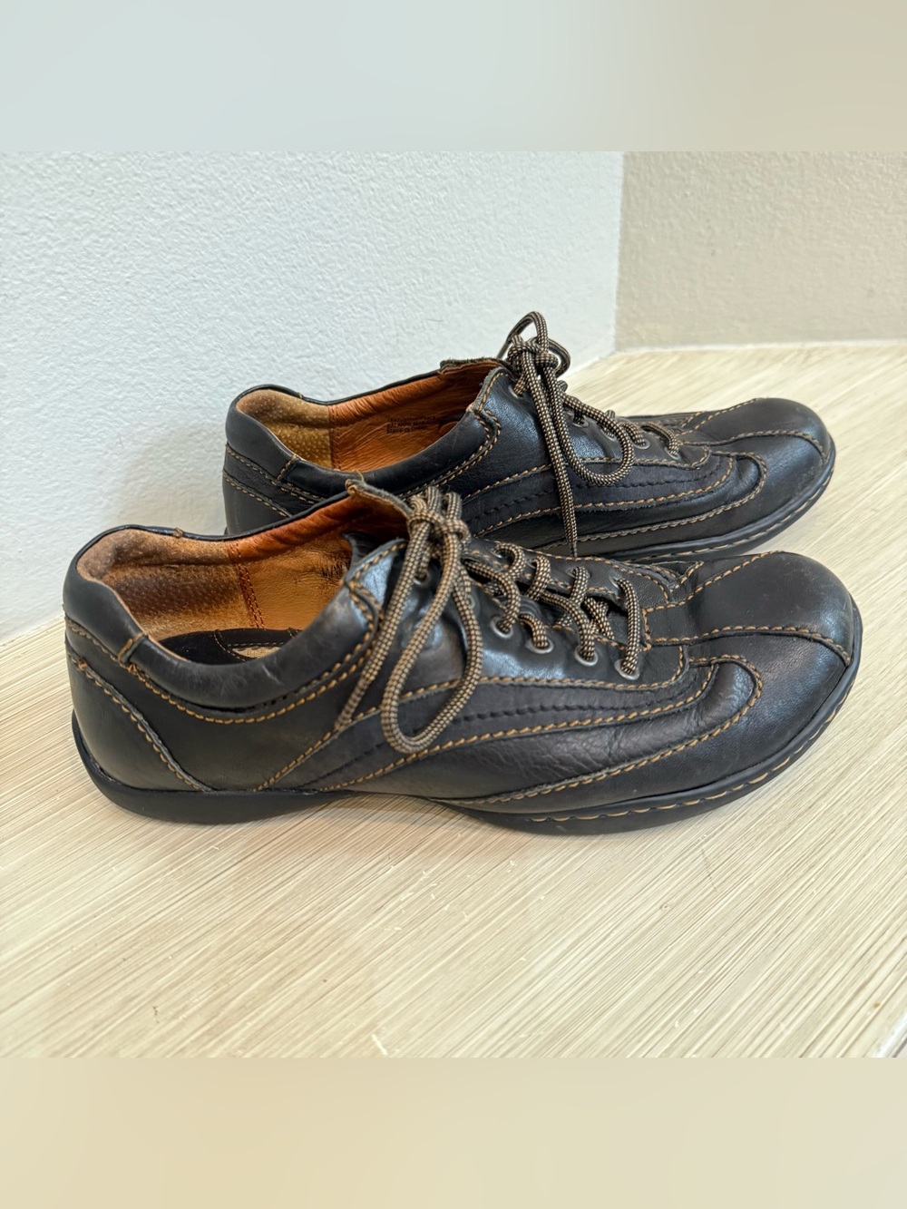 Born Women’s Casual Lace-Up Leather Shoes size 7 1/2
